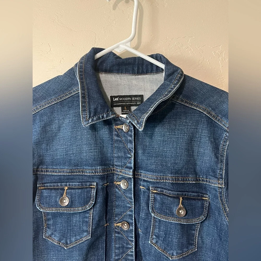 Lee Modern Series Trucker Style Denim Jacket Medium/Dark Wash Size L